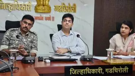 गडचिरोली: रस्त्यावरील खड्डे आणि अपघातांवर जिल्हाधिकारी पंडा यांचा 'ॲक्शन प्लॅन'