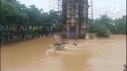 ଢେଙ୍କାନାଳ ସଦର: ଢେଙ୍କାନାଳ ଜିଲ୍ଲା କରମୂଳ ଠାରେ ଥିବା ପ୍ରସିଦ୍ଧ ଦୈଡେଶ୍ୱର ପୀଠ ବନ୍ୟା ଜଳରେ ଉବୁଟୁବୁ। ପ୍ରଭୁ ଦୈ। ଡେଶ୍ୱରଙ୍କ ନୀତିରେ ସମସ୍ୟା।