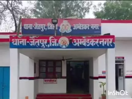 जलालपुर: मां के अंतिम संस्कार के दौरान भाइयों में विवाद, भियांव में बड़े भाई ने छोटे भाई को लाठी-डंडों से पीटा