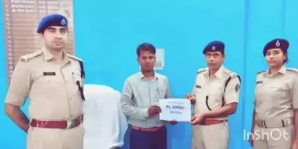 सुपौल: साइबर थाना सुपौल ने ठगी के शिकार व्यक्ति को उसका पैसा वापस दिलाया