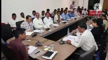 ఖమ్మం అర్బన్: ఖమ్మం లో ఆయిల్ పామ్ తోటల్లో డ్రిప్ సౌకర్యం యుద్ద ప్రాతిపదికన కల్పించాలి జిల్లా కలెక్టర్ అనుదీప్ దురిశెట్టి