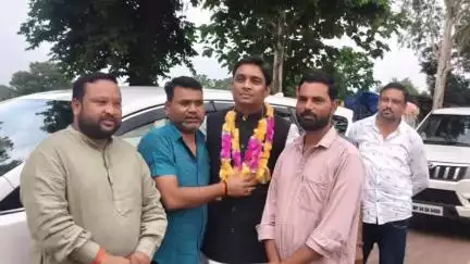 घुवारा: सांसद राहुल सिंह लोधी का हीरापुर में भव्य स्वागत, अतिवृष्टि की जानकारी ली