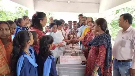 सहदेई बुजुर्ग: गांधी उच्चतर माध्यमिक विद्यालय में मुख्यमंत्री बालिका कैंसर प्रतिरक्षण योजना के तहत HPV टीकाकरण अभियान शुरू