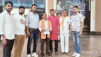 गुना नगर: परशुराम चौराहे के पास शिव मंदिर में हरा रंग पोतने का विरोध, विश्व हिंदू परिषद और बजरंग दल ने एसपी कलेक्टर को दिया ज्ञापन