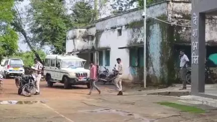 बटियागढ़: मगरोन थाना पुलिस ने स्थायी वारंटी को पकड़ा, एमएलसी के लिए अस्पताल ले जाया गया