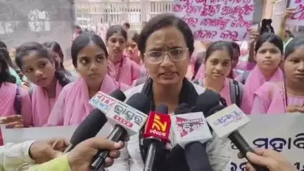 ଛତ୍ରପୁର: ଏଫ୍ ଏମ୍ କଲେଜ ଛାତ୍ରୀଙ୍କ ଆତ୍ମହତ୍ୟା ଘଟଣା, ବ୍ରହ୍ମପୁର ଶଶୀଭୁଷଣ ରଥ ମହିଳା ମହାବିଦ୍ୟାଳୟରେ ଛାତ୍ରୀଙ୍କ ବିକ୍ଷୋଭ ପ୍ରଦର୍ଶନ