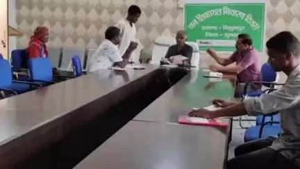 बिशुनपुर: बिशनपुर व घाघरा अंचल कार्यालय में साप्ताहिक जन शिकायत निवारण दिवस का आयोजन