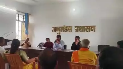 जगदीशपुर: जगदीशपुर में एसडीएम ने मान्यता प्राप्त राजनीतिक दलों और स्थानीय जनप्रतिनिधियों के साथ की बैठक