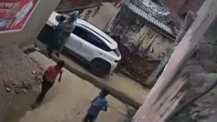 बिजनौर: बिजनौर में पुलिस की गुंडई का वीडियो वायरल, सरेआम युवक की पिटाई, युवक पछता रहा अपना गुनाह