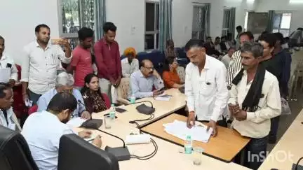 धार: धार जिला पंचायत सभा कक्ष में जिला स्तरीय जनसुनवाई का आयोजन किया गया