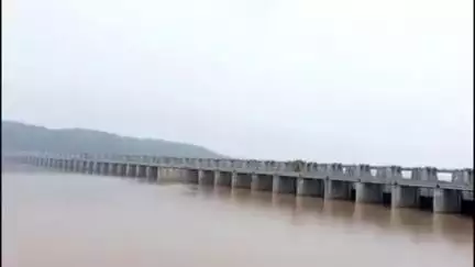 ములుగు: తుపాకులగూడెం సమ్మక్క సాగర్ బ్యారేజీలో చేరిన 1,33,800 క్యూసెక్కుల ఇన్ ఫ్లో