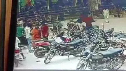 आरा: आरा सदर अस्पताल कैंपस से सुरक्षा गार्ड की बाइक चोरी, सीसीटीवी वीडियो आया सामने, सदर अस्पताल में मचा अफरा-तफरी