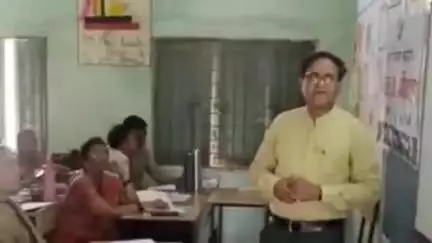 मुलताई: निर्वाचन नामावली में त्रुटि सुधार के लिए बूथ लेवल पर अधिकारियों को दिया गया प्रशिक्षण
