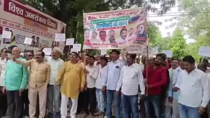 फतेहपुर: जिला पूर्ति कार्यालय में कोटेदारों ने 7 सूत्रीय मांगों का ज्ञापन DM के माध्यम से CM को भेजा, 15 जुलाई को धरना प्रदर्शन