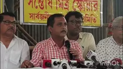কলকাতা: সন্তোষ মিত্র স্কয়ারে দুর্গা পূজা কমিটিকে প্রশাসনের নোটিশ জারি করা নিয়ে সাংবাদিক বৈঠকে সজল ঘোষ