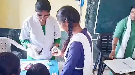 लांजी: आरबीएसके दल ने ग्राम घोटी के स्कूल में छात्रों के स्वास्थ्य की जाँच की, खाद्य पदार्थ संबंधी जानकारी भी दी