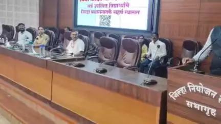 जिद्द आणि परिश्रमातून जिल्ह्याचे नाव उज्वल करा, जिल्हाधिकारी जॉनसन यांचे जिल्हाधिकारी कार्यालयातून विद्यार्थ्यांना आवाहन