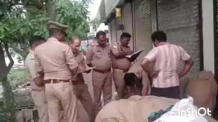 अकबरपुर: अंबेडकरनगर में नकली गुटखा फैक्ट्री का भंडाफोड़, बनारसी आशिक और कारतूस सुरती के नाम पर चल रहा था धंधा, दो आरोपी गिरफ्तार