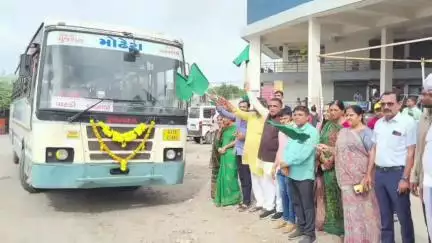 દસાડા: પાટડી થી અંબાજી સુધી આજથી બસ સેવા શરુ કરાઈ : ધારાસભ્ય પી.કે.પરમારે લીલીઝંડી બતાવી પ્રસ્થાન કરાવ્યું