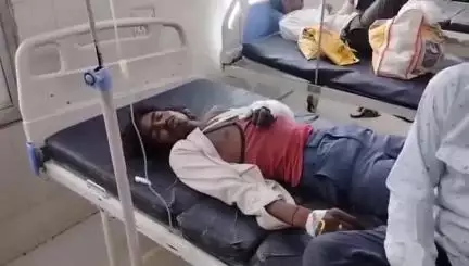 टीकमगढ़: गऊघाट के पास घायल अवस्था में मिला व्यक्ति, 108 एंबुलेंस ने पहुंचाया अस्पताल