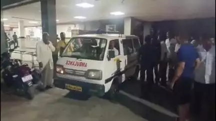 देवास: ग्राम चंदाना में युवक ने अज्ञात कारणों से खाया जहरीला पदार्थ, जिला अस्पताल से किया रेफर