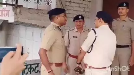 मांझी: नरपलिया बाजार में लूट की सूचना मिलते ही सारण एसएसपी ने घटनास्थल का निरीक्षण किया