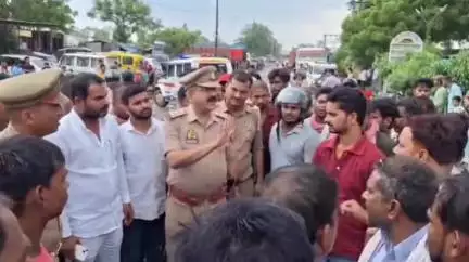 गाज़ीपुर: जमानिया मोड़ के पास तेज रफ्तार बाइक ट्रक में घुसी, बाइक सवार 2 की मौत, हादसे के बाद मचा अफरा-तफरी