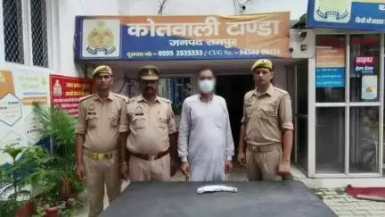 टांडा: मंगलवार को थाना टांडा क्षेत्र से जानलेवा हमले के अभियोग में पंजिकृत एक वांछित आरोपी को पुलिस ने किया गिरफ्तार