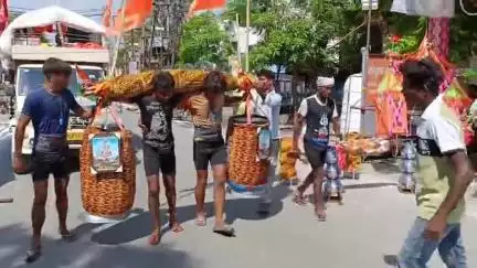 सहारनपुर: चार कावड़ियों ने अपनी मनोकामना पूर्ण होने पर 300 लीटर से अधिक गंगाजल लेकर देहरादून रोड की ओर किया प्रस्थान