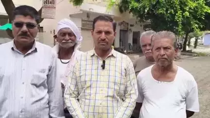 વઢવાણ: સુરેન્દ્રનગર શહેરમાં જેપી રોડ પર રસ્તા પર ભુવો પડવા અંગે જાગૃત યુવાન દીપકભાઈ ચિલ્લાએ આપી પ્રતિક્રિયા
#Jansamasya