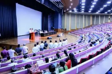 विशेष गहन पुनरीक्षण कार्यक्रम- 2025 की आहुत समीक्षात्मक बैठक में BLO को संबोधित करते हुए जिलाधिकारी, पटना।
#SIR
#SpecialIntensiveRevision
#BiharVidhanSabhaElection2025