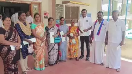 ஆண்டிப்பட்டி: ஆண்டிபட்டி பேரூராட்சி தலைவர் மீது நம்பிக்கை இல்லாதீர்மானம்கொண்டு வர ராஜினமா கடிதத்து டன்வந்தகவுன்சிலர்களால் பரபரப்பு #localissue