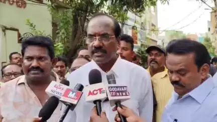 సంక్షేమ పథకాలను  అర్హులైన ప్రతిఒక్కరకి అందే విధంగా చర్యలు నగరంలో ఎమ్మెల్యే బడేటి చంటి