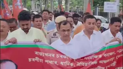 গোলাঘাট: উচ্ছেদৰ সমৰ্থনত গোলাঘাট নগৰত সমদল বাহিৰ বিজেপিৰ, অংশগ্ৰহণ বিধায়ক বিশ্বজিত ফুকনৰ