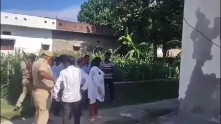 तमकुही राज: एसडीएम तमकुहीराज ने वर्षों पुराने मामले का किया स्थलीय निरीक्षण, निस्तारण को लेकर दिए आवश्यक निर्देश