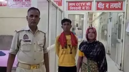 फिरोज़ाबाद: अंजलि हॉस्पिटल के पास कुछ लोगों ने बाइक सवार भाई-बहन के साथ की मारपीट