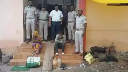 ଚମ୍ପୁଆ: ଭଦ୍ରାସାହି ଅଞ୍ଚଳରେ ଅବକାରୀ ଚଢାଉ, ୩୦ ଲିଟର ମଦ ଜବତ ସହ ୨ ଗିରଫ