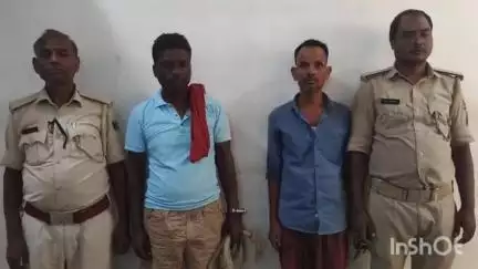 शंकरपुर: तेलियारही पुला के पास पुलिस ने छापा मारकर शराब पीने के जुर्म में सुरेश ऋषि देव और दिनेश सरदार को गिरफ्तार किया