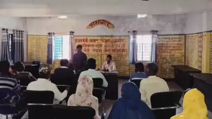 कैरो: कैरो पंचायत भवन में जॉब कार्डधारियों की बैठक, दीदी बाड़ी योजना में मनरेगा मजदूरी की जानकारी दी गई