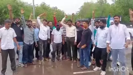 बीकानेर: कलेक्ट्रेट कार्यालय के सामने गौ भक्तों ने किया विरोध-प्रदर्शन, सौंपा ज्ञापन