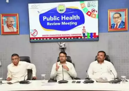 విశాఖపట్నం: విశాఖపట్నం:పారిశుద్ధ్య కార్మికులు పనితీరుపై జీవీఎంసీ ప్రధాన కార్యాలయంలో అధికారులతో సమావేశమైన కమిషనర్ కేతన్ గార్గ్