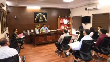 लोहरदगा: उपायुक्त कार्यालय में संसाधन समिति की बैठक संपन्न, भूमि अधिग्रहण व मुआवजा भुगतान में तेज़ी लाने के दिए गए निर्देश