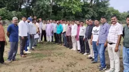 मनोहरथाना: मनोहर थाना में संपूर्ण खेल सुविधा युक्त स्टेडियम निर्माण के लिए विधायक की मौजूदगी में भूमि का चयन किया गया