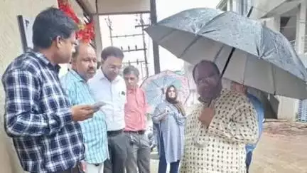 गोहरगंज: मंडीदीप वार्ड क्रमांक 13 में सीवरेज समस्या के समाधान के लिए नगर पालिका अध्यक्ष प्रतिनिधि ने किया निरीक्षण