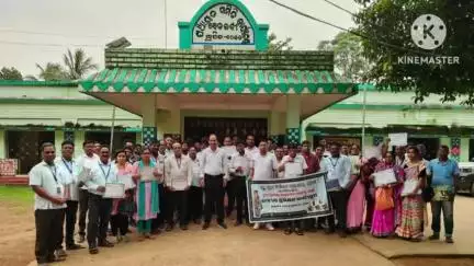 ବଡସାହି: ଭୋଟ ପରିଚୟପତ୍ର ଓ ଭୋଟର ତାଲିକା ସଂଶୋଧନ ସମ୍ପର୍କୀତ ବ୍ଲକସ୍ତରୀୟ ପ୍ରଶିକ୍ଷଣ କାର୍ଯ୍ୟକ୍ରମରେ ଯୋଗଦେଲେ ବିଡ଼ିଓ ସୁଶାନ୍ତ କୁମାର ସୁତାର