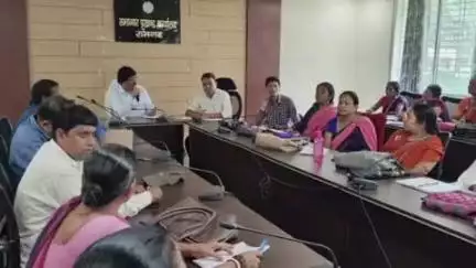 रामगढ़: रामगढ़ प्रखंड सभागार में मतदाता सूची के पुनरीक्षण हेतु बीएलओ प्रशिक्षण शिविर आयोजित