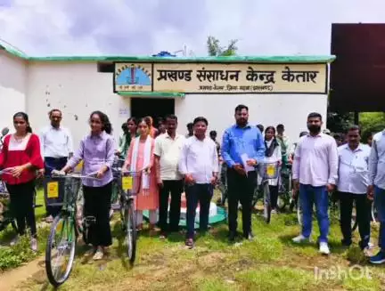 केतार: बरडीहा बीआरसी कार्यालय से पुस्तकें ले जा रहे पिकअप वाहन को थाना प्रभारी ने पकड़ा