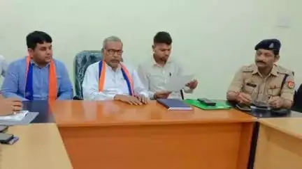 झांसी: एससी एसटी आयोग के सदस्य रमेश चन्द्र झांसी पहुंचे, सर्किट हाउस में अधिकारियों के साथ की बैठक और दिए निर्देश