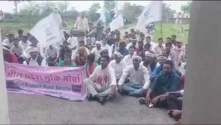 छोटी सरवन: छोटी सरवन कस्बे में भील प्रदेश की मांग को लेकर नारेबाजी करते हुए रैली, राष्ट्रपति के नाम तहसीलदार को दिया ज्ञापन