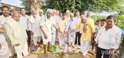 खिरकिया: हरदा: विधायक डॉ. दोगने ने ग्राम देवपुर में सड़क निर्माण कार्य का किया भूमि पूजन